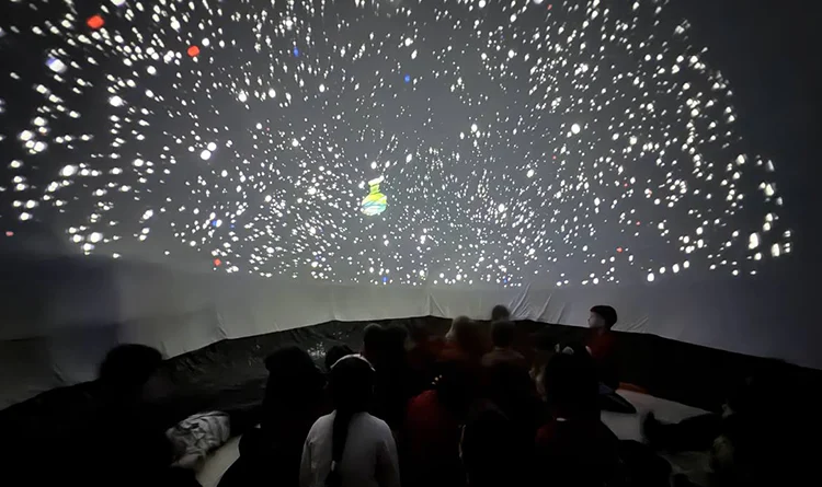 Canik’te planetaryum okullara girdi