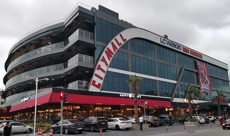 Samsun'da kaçak CityMall AVM kapatıldı