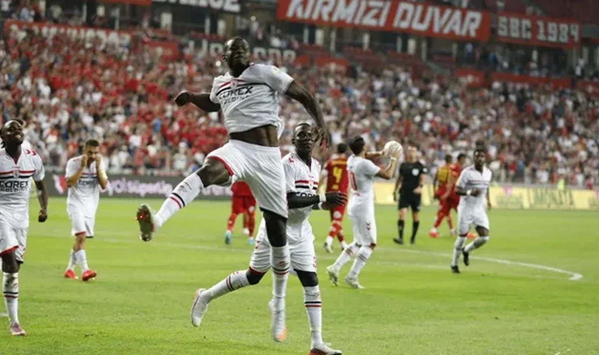 Samsunspor'un golcüsü dünya yıldızlarını geride bıraktı